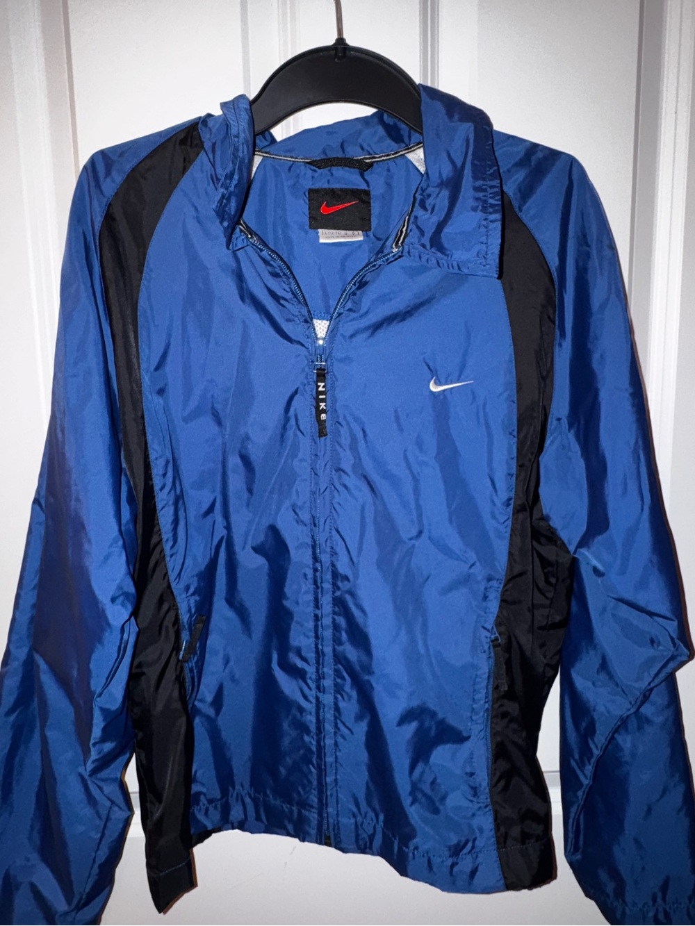 Nike Boy’s Royal Blue and Black Lightweight Windbreaker Jacket Raincoat